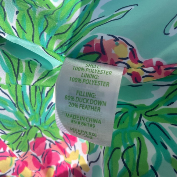 Lilly Pulitzer “Spice the Punch Puffer Vest”:size xs - Picture 6 of 7